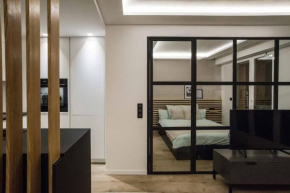 Appartement contemporain, balcon avec aperçu mer
